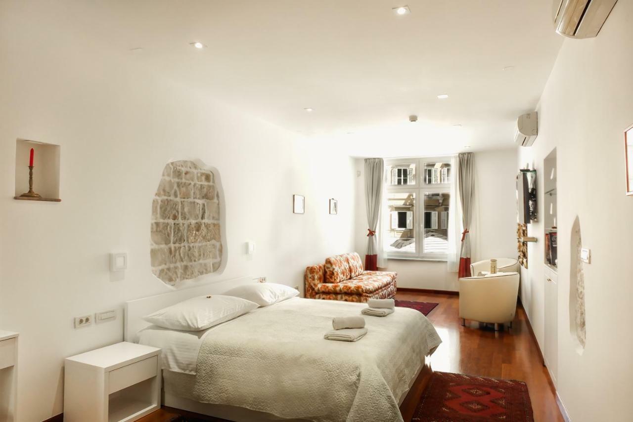 Old Square Studio Apartment Split Exterior photo