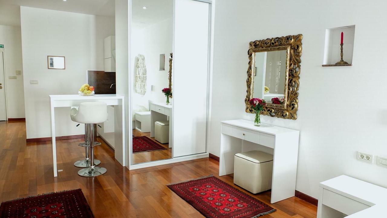 Old Square Studio Apartment Split Exterior photo