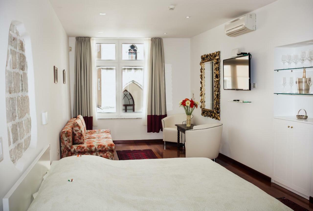 Old Square Studio Apartment Split Exterior photo